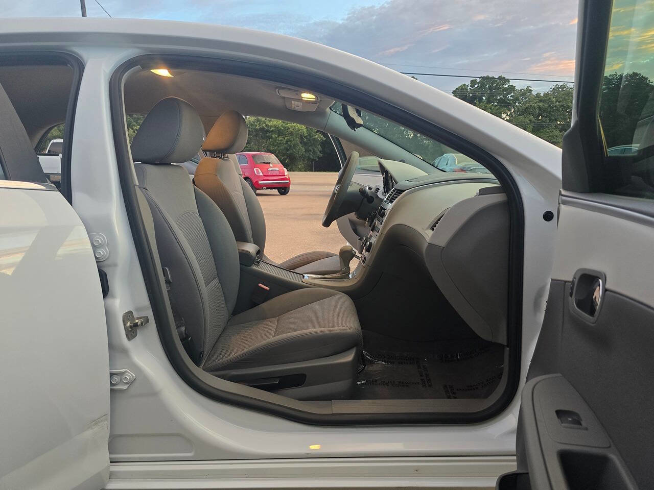 Used 2011 Chevrolet Malibu LS image 26