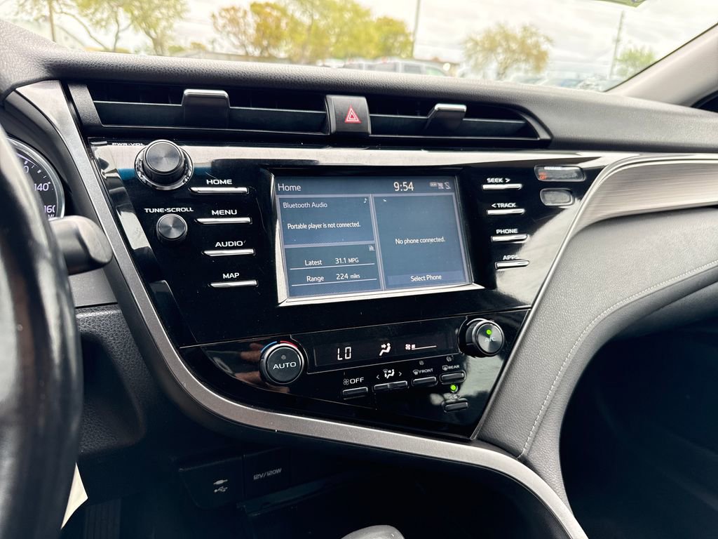 Used 2019 Toyota Camry SE image 17