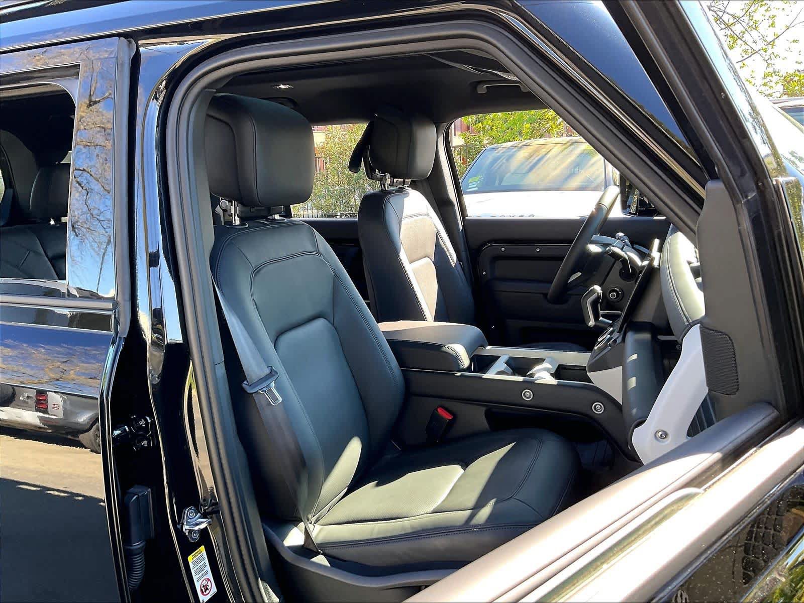 New 2026 Land Rover Defender 110 X-Dynamic SE AWD/4WD image 31