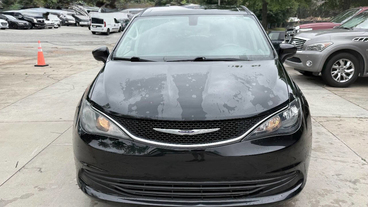 Used 2017 Chrysler Pacifica Touring FWD image 10