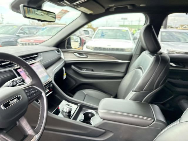 New 2025 Jeep Grand Cherokee L Limited w/ Luxury Tech Group II RWD image 13