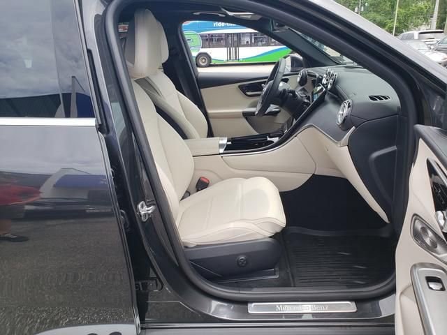 Used 2025 Mercedes-Benz GLC 300 4MATIC image 16