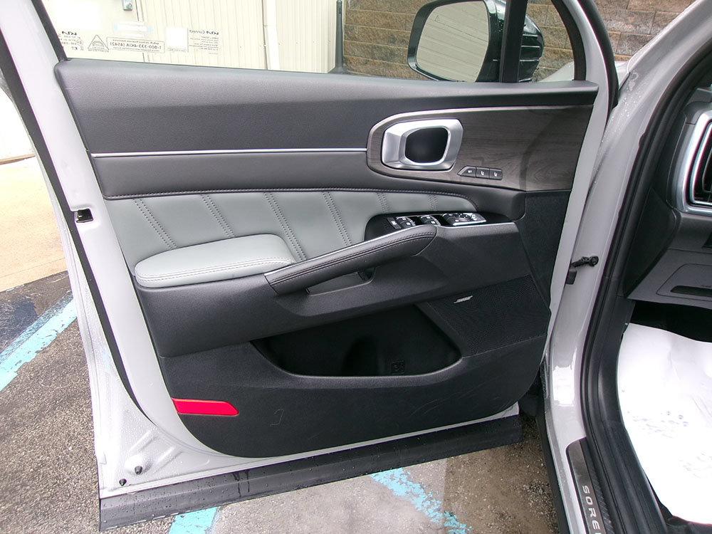 Used 2025 Kia Sorento SX Prestige w/ Sage Leather Package AWD/4WD image 17