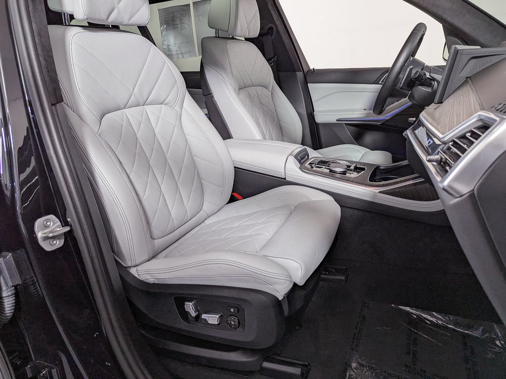 Used 2024 BMW X7 xDrive40i w/ M Sport Package AWD/4WD image 30