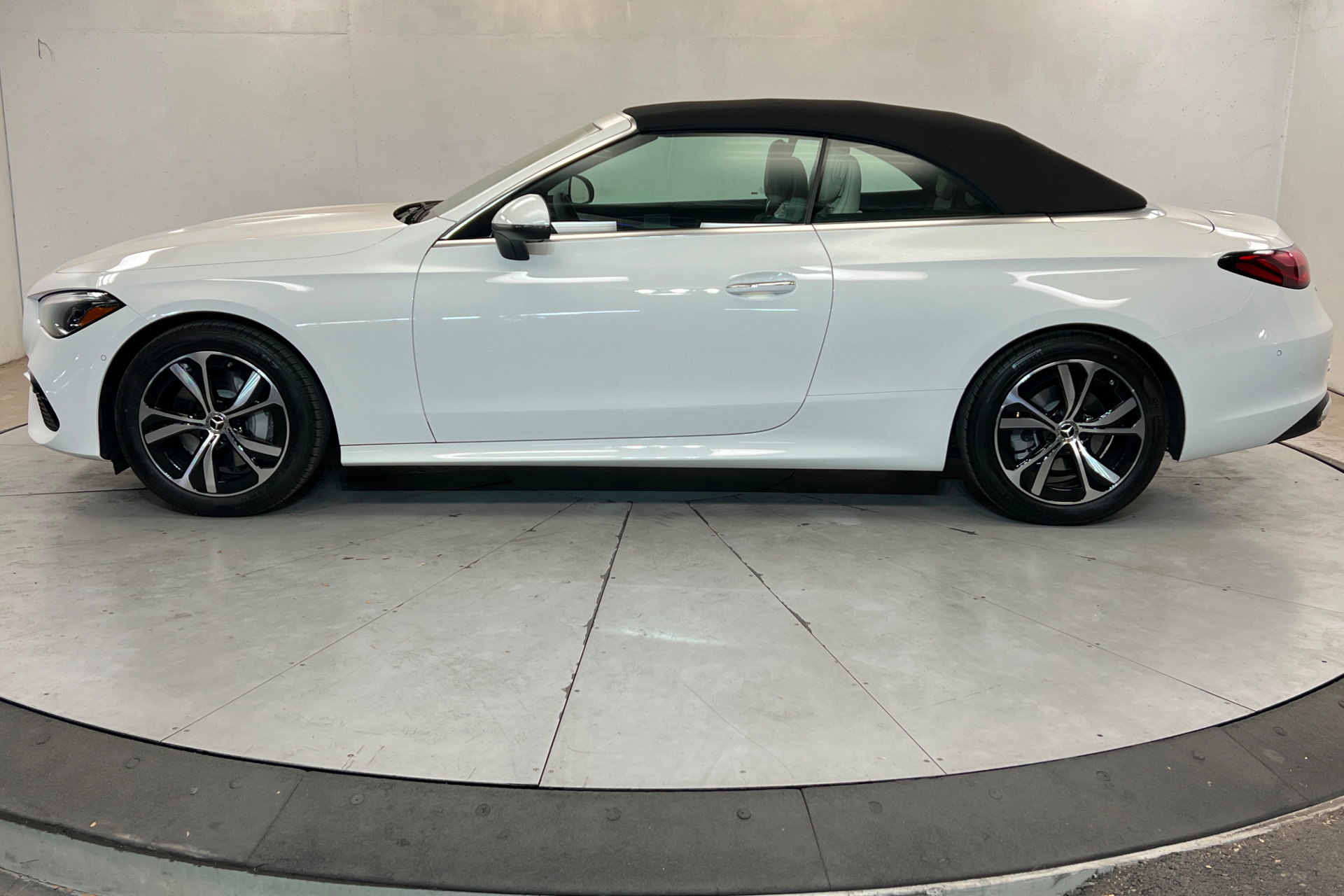 New 2026 Mercedes-Benz CLE 300 4MATIC Cabriolet image 2