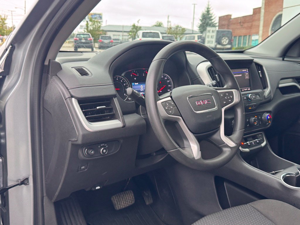 Used 2024 GMC Terrain SLE w/ Driver Convenience Package FWD image 13