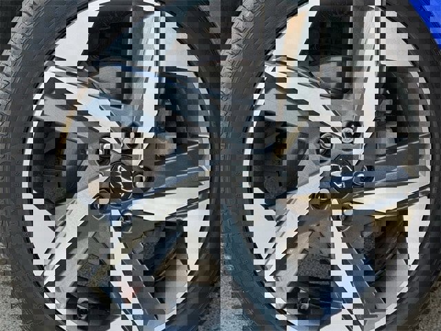 Used 2021 Hyundai Elantra Limited image 9