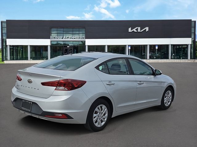 Used 2019 Hyundai Elantra SE w/ Cargo Package FWD image 4