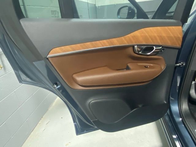 Certified 2025 Volvo XC90 B5 Plus AWD/4WD image 8