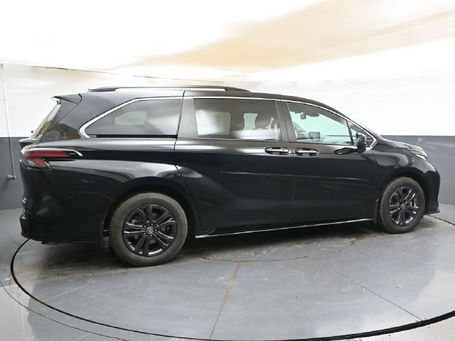 Used 2024 Toyota Sienna XSE w/ XSE Plus Package AWD/4WD image 6