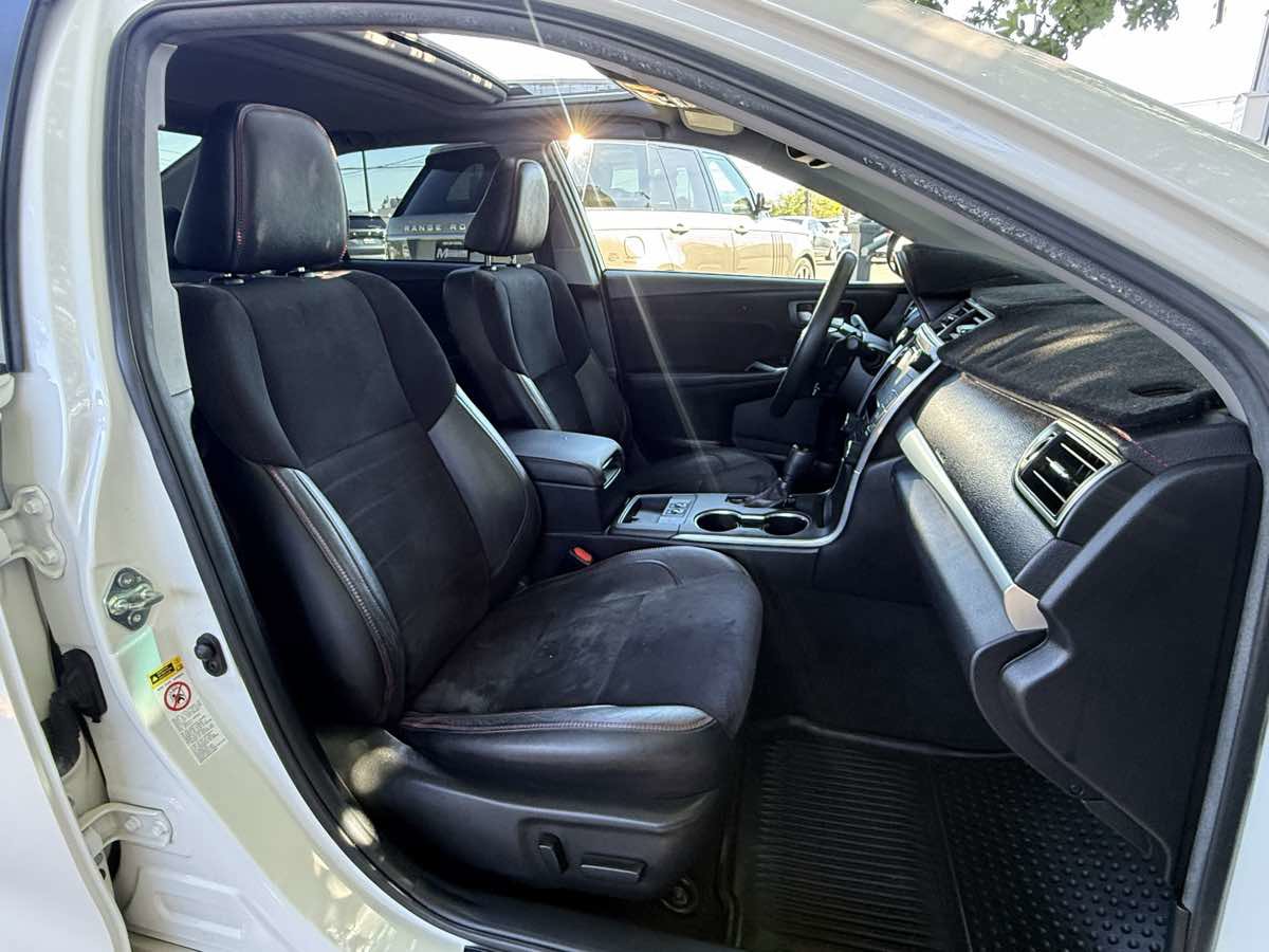Used 2015 Toyota Camry XSE w/ Moonroof Package image 10