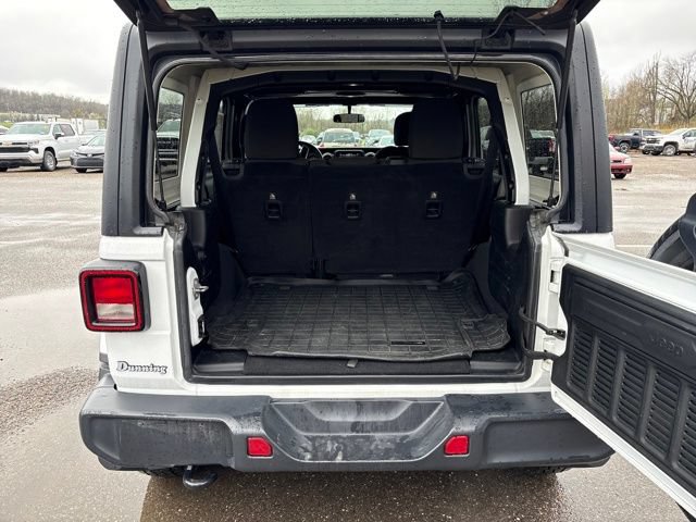 Used 2018 Jeep Wrangler Unlimited Sahara AWD/4WD image 4