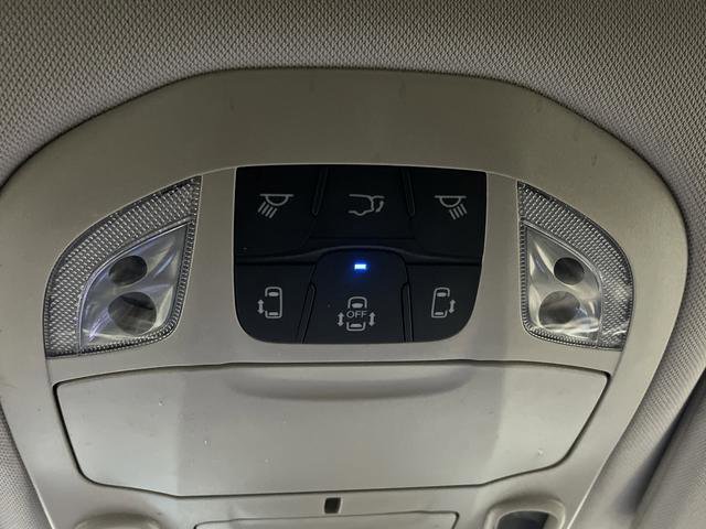 Used 2022 Chrysler Pacifica Limited w/ Uconnect Theater Family Group image 27