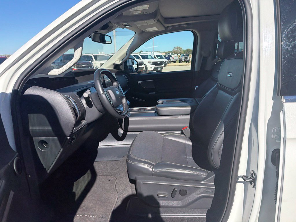 Used 2025 Ford Expedition Platinum AWD/4WD image 11