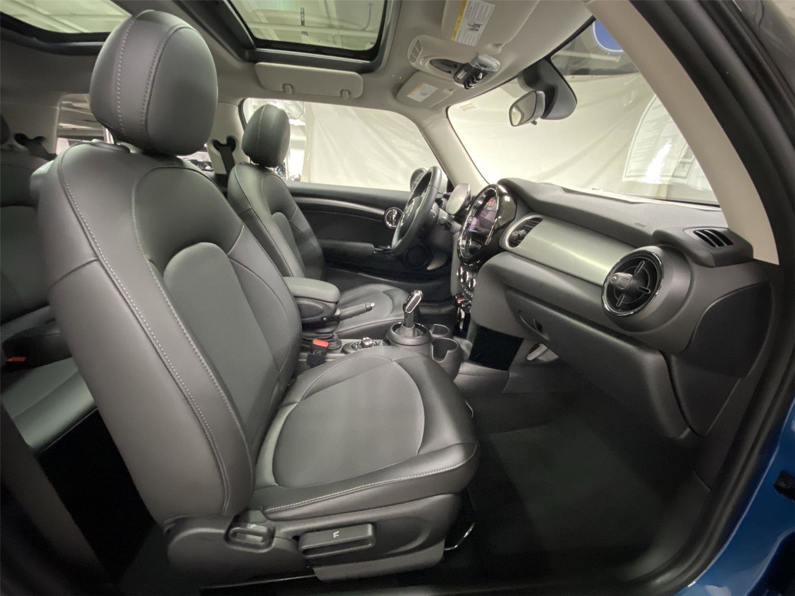 Used 2022 MINI Cooper 2-Door Hardtop FWD image 30