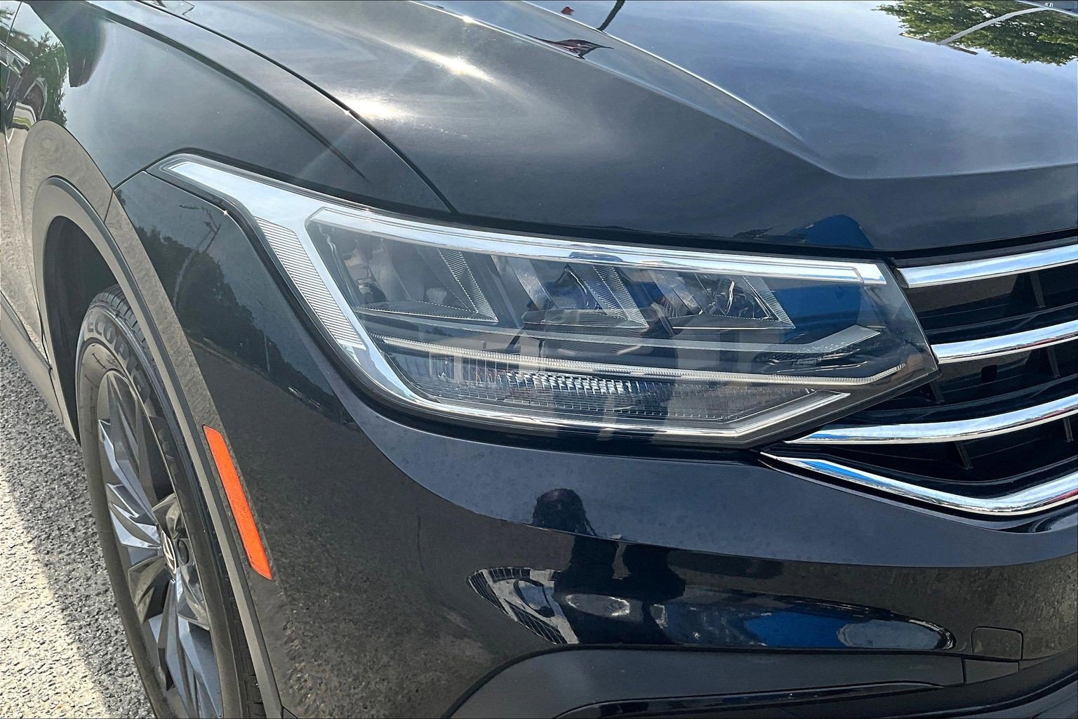 Used 2022 Volkswagen Tiguan SE w/ Panoramic Sunroof Package AWD/4WD image 31