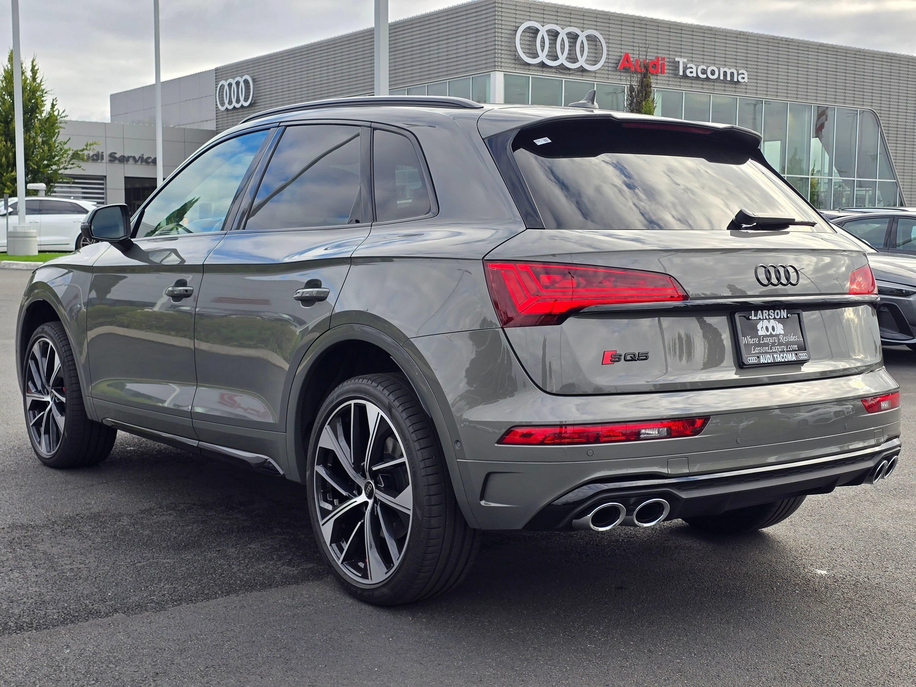 Used 2023 Audi SQ5 Prestige AWD/4WD image 3