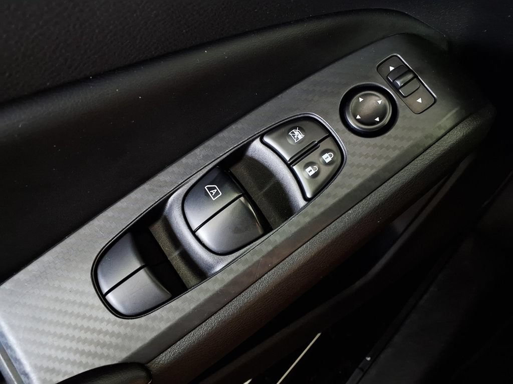 Used 2025 Nissan Altima 2.5 SV FWD image 25