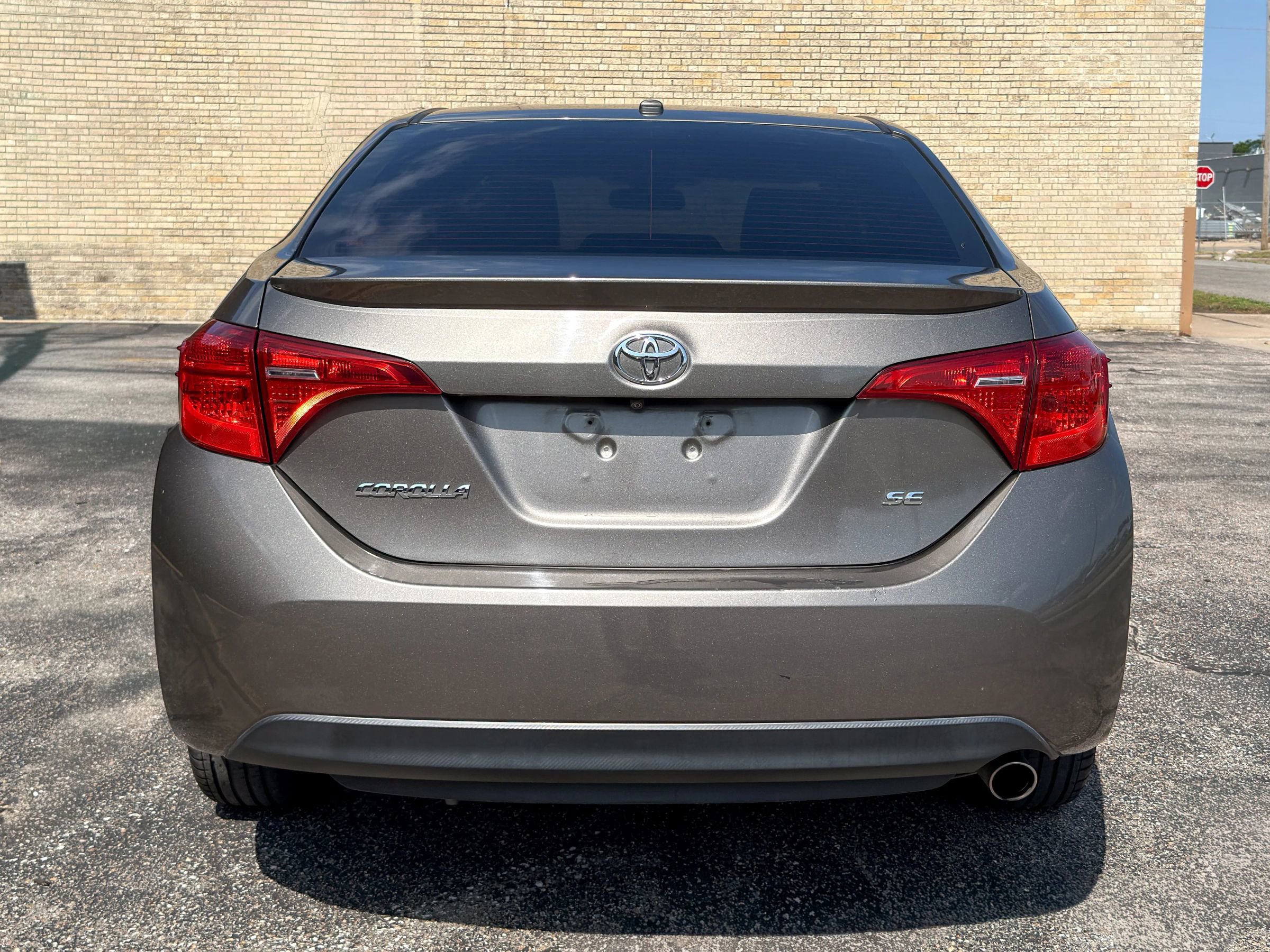 Used 2017 Toyota Corolla SE w/ SE Premium Package FWD image 6
