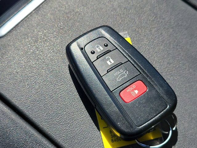 Used 2022 Toyota Highlander XLE image 35