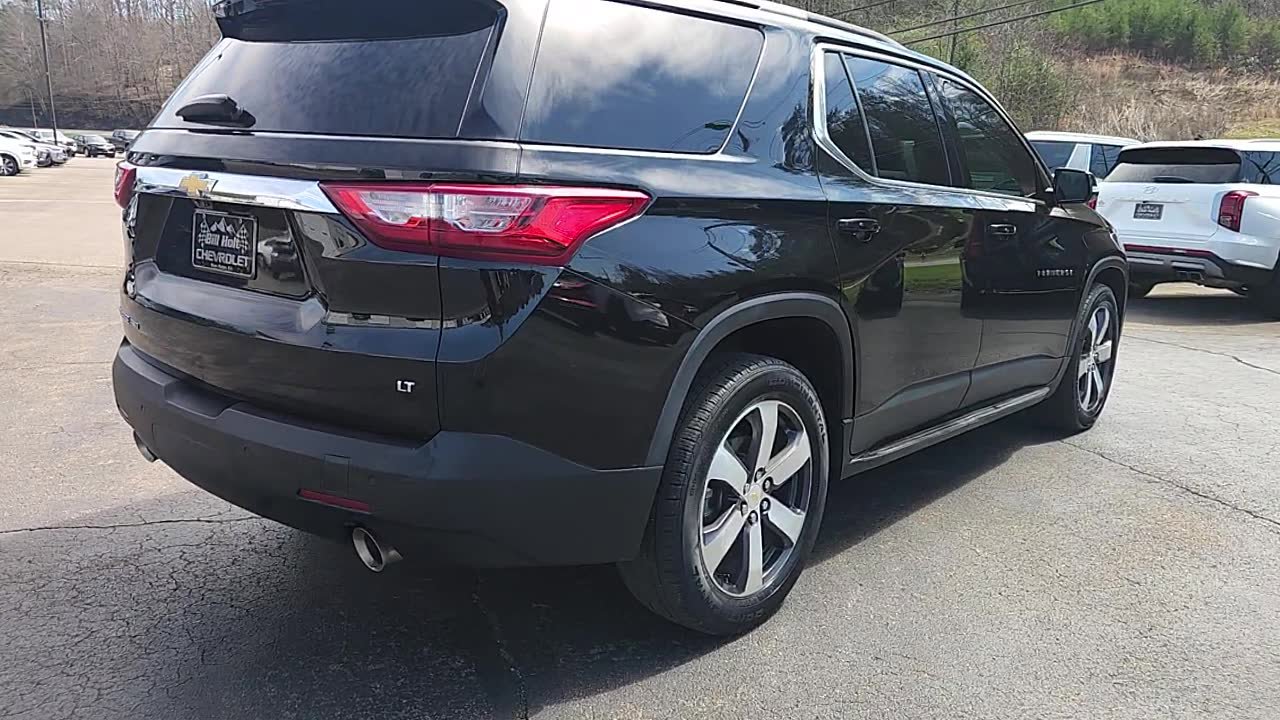 Used 2020 Chevrolet Traverse LT w/ LT Premium Package image 9