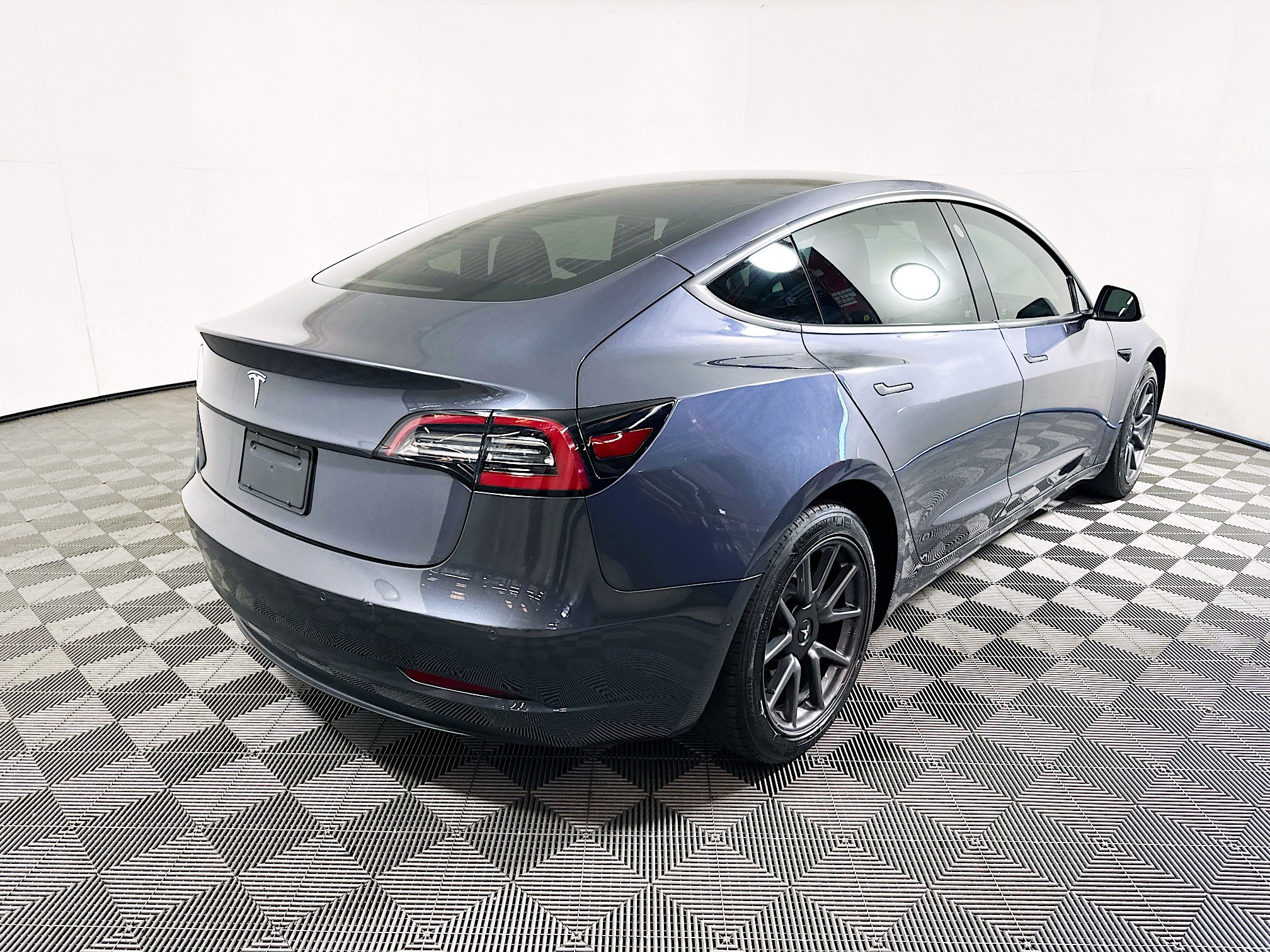 Used 2020 Tesla Model 3 Standard Range Plus RWD image 3