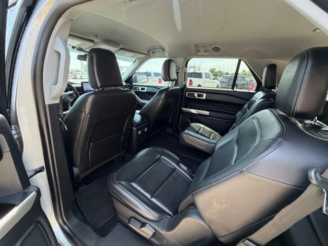 Used 2022 Ford Explorer XLT w/ Equipment Group 202A AWD/4WD image 14