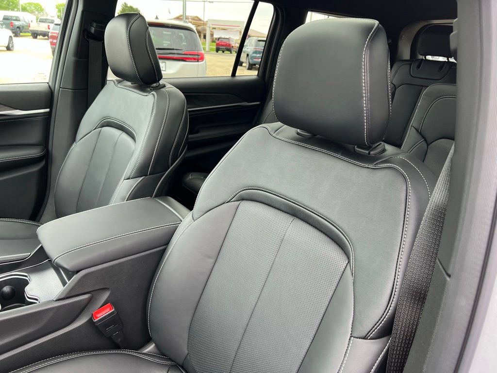 New 2026 Jeep Grand Cherokee L Limited AWD/4WD image 30