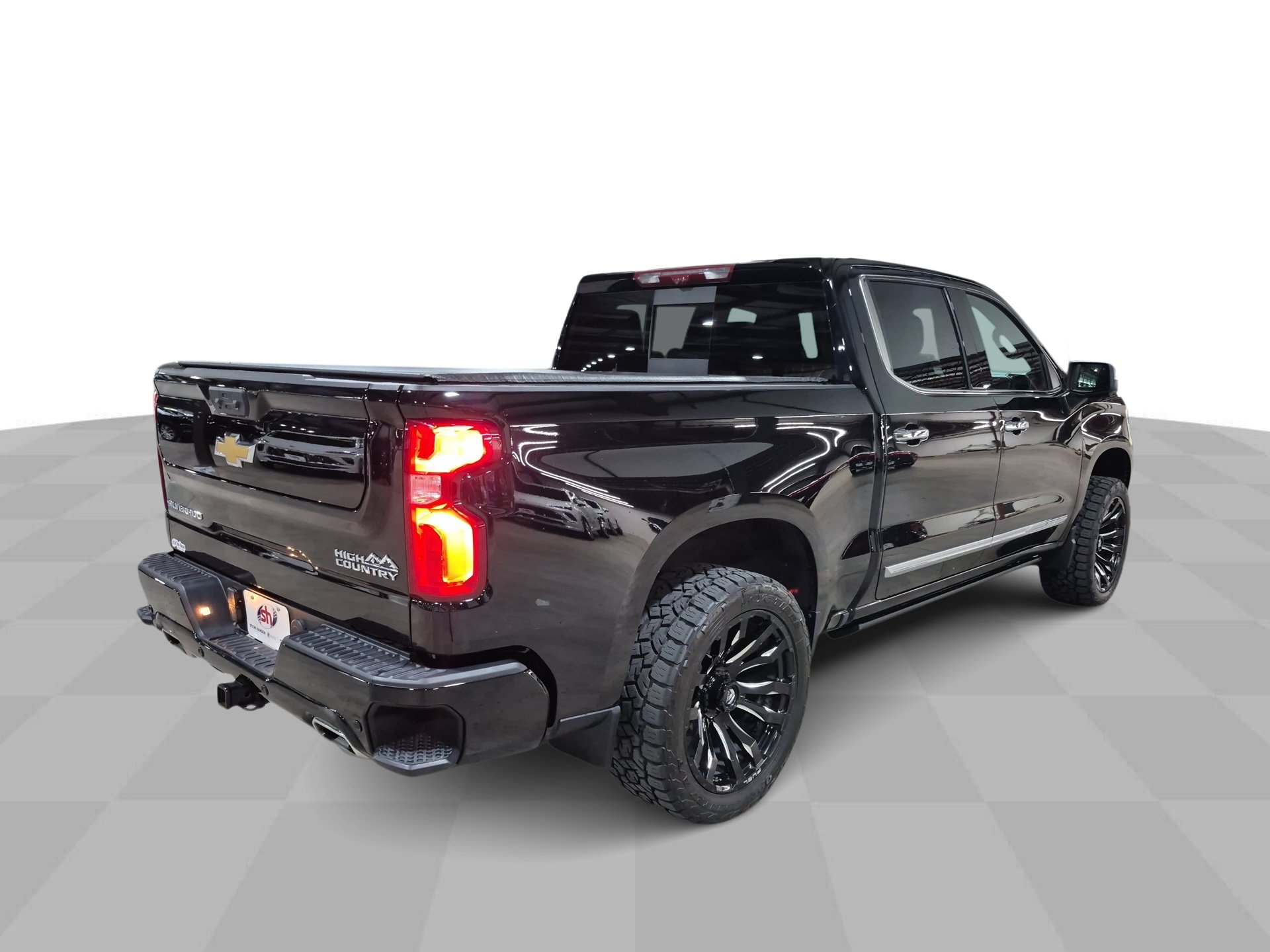 Used 2024 Chevrolet Silverado 1500 High Country w/ High Country Premium Package AWD/4WD image 9