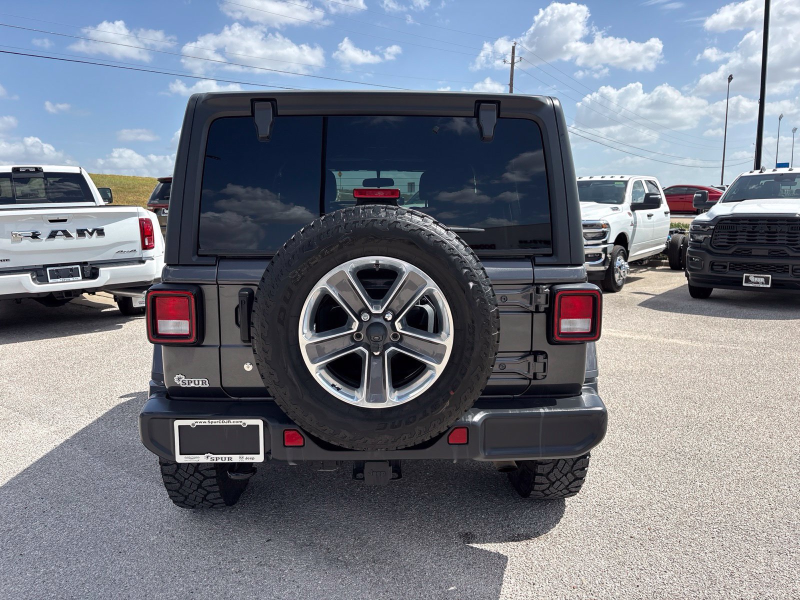 Used 2020 Jeep Wrangler Unlimited Sahara w/ Cold Weather Group AWD/4WD image 5