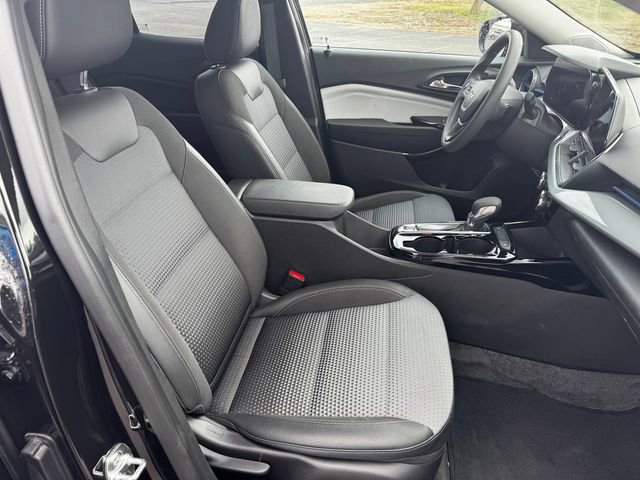 Used 2025 Chevrolet Trax LT image 14