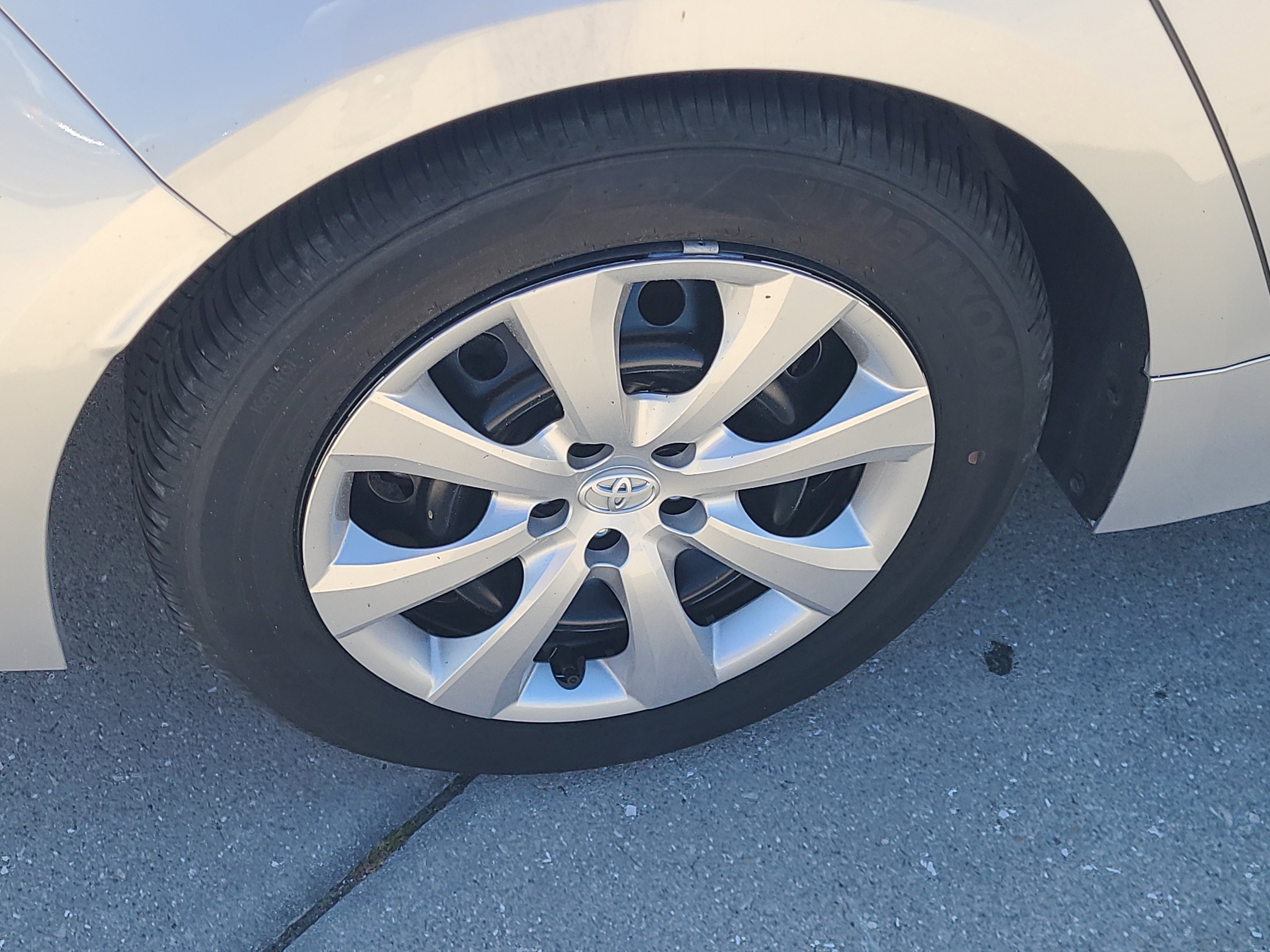 Used 2025 Toyota Corolla LE FWD image 8