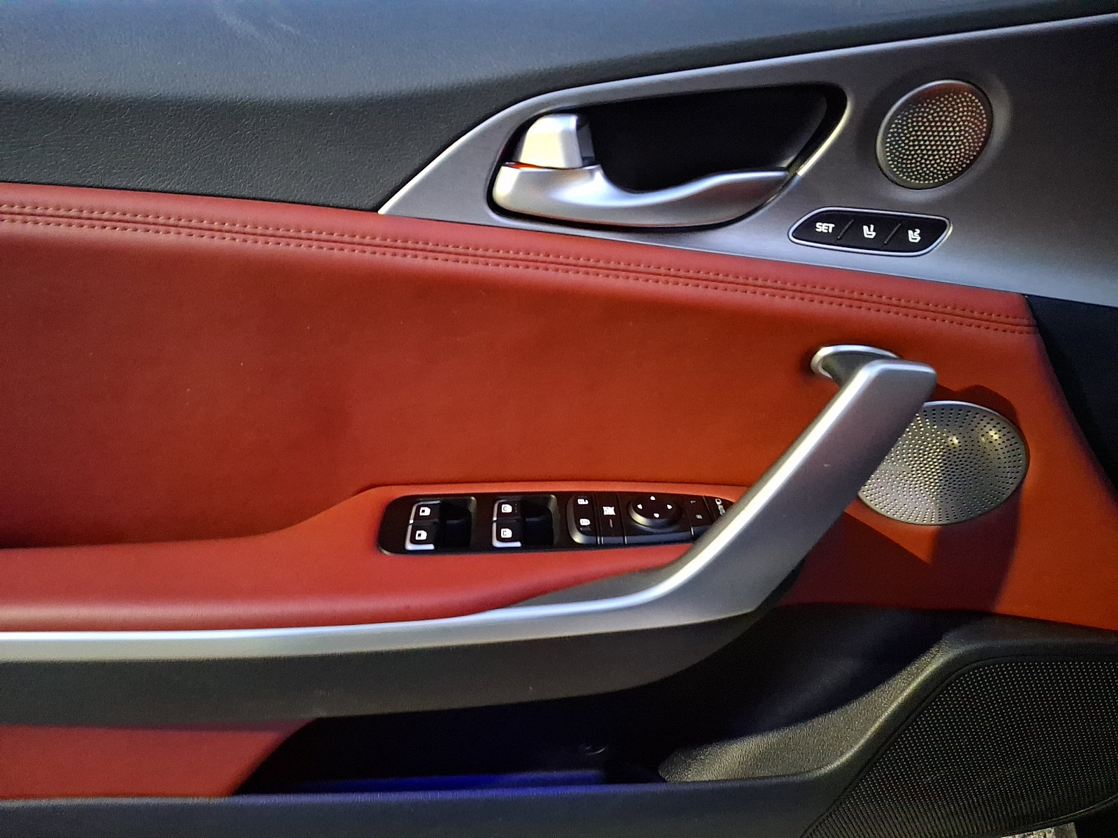 Used 2019 Kia Stinger GT1 RWD image 12