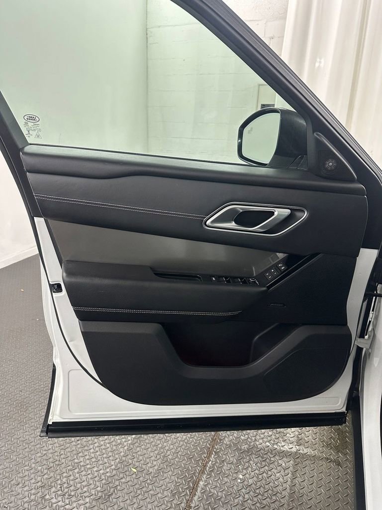 Used 2019 Land Rover Range Rover Velar S image 8