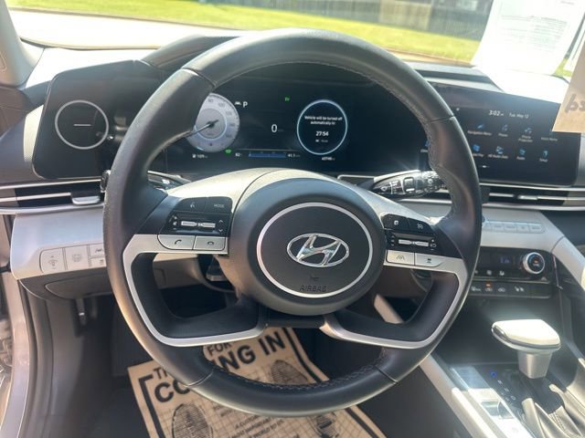 Used 2023 Hyundai Elantra Limited FWD image 15