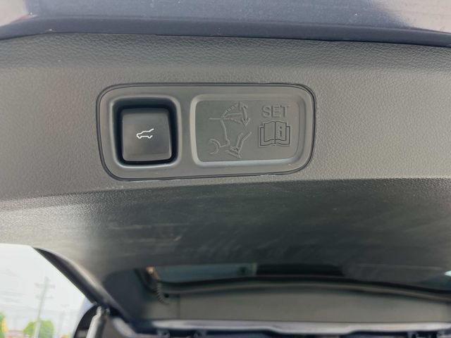 Used 2023 Ford Expedition Limited RWD image 16