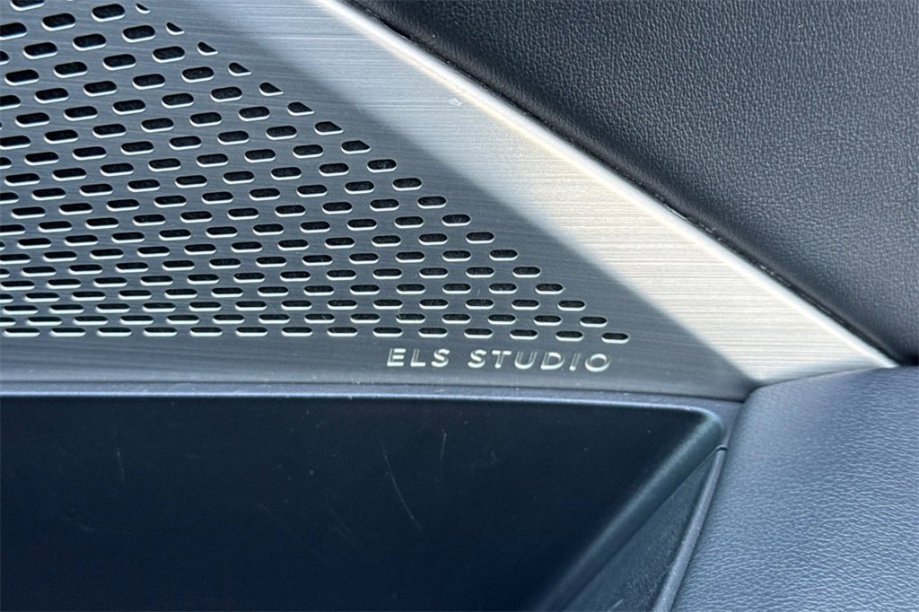 Used 2023 Acura MDX SH-AWD w/ Technology Package image 24