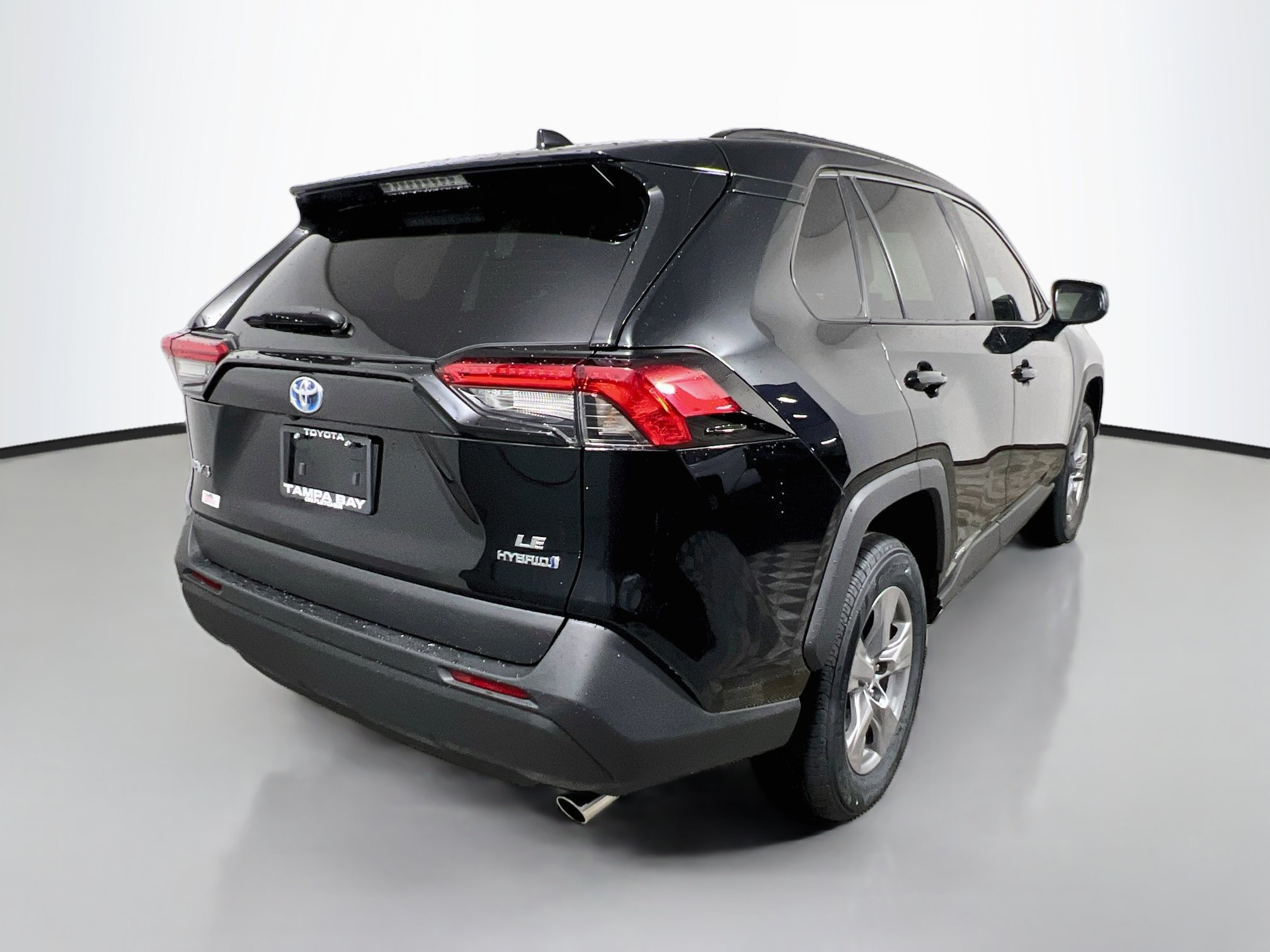 Used 2024 Toyota RAV4 LE AWD/4WD image 4