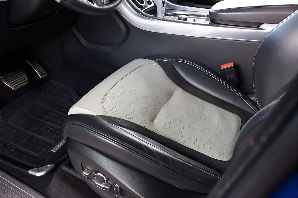 Used 2020 Land Rover Range Rover Sport SVR image 49