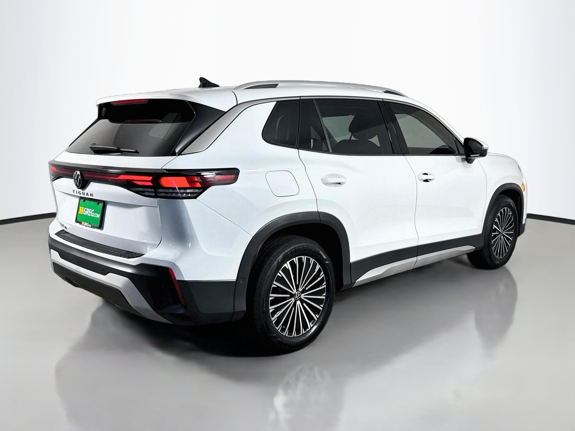 Used 2025 Volkswagen Tiguan S FWD image 10