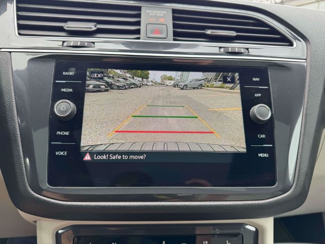 Certified 2023 Volkswagen Tiguan SEL R-Line AWD/4WD image 29