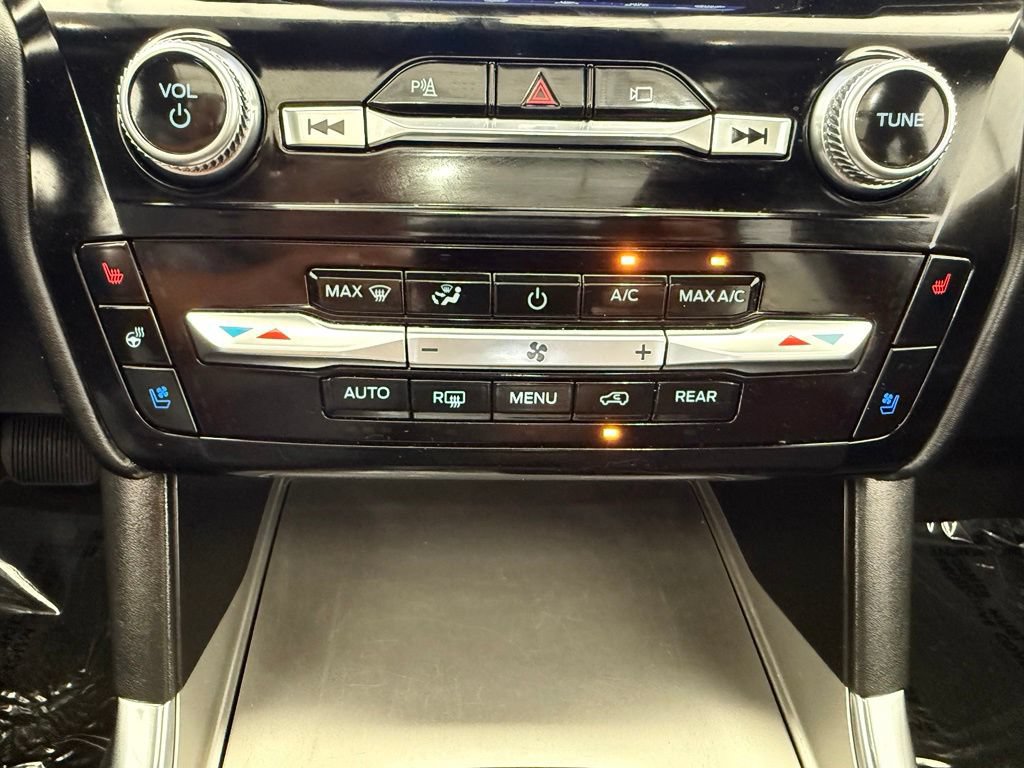 Used 2022 Ford Explorer Platinum w/ Equipment Group 601A AWD/4WD image 41