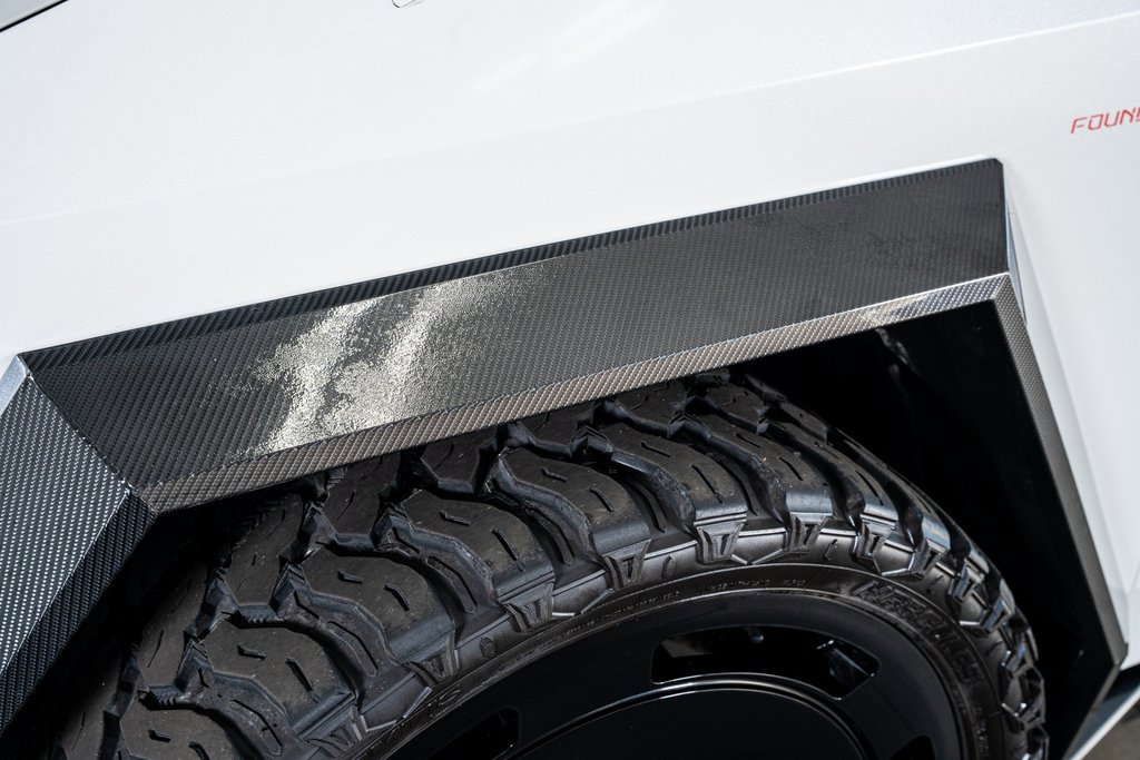 Used 2024 Tesla Cybertruck AWD Crew Cab image 11