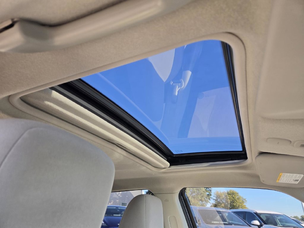 Used 2013 Nissan Juke SV FWD image 11