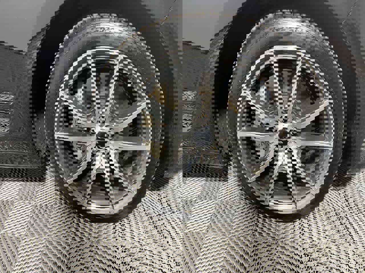 Used 2024 Genesis G70 2.5T image 10