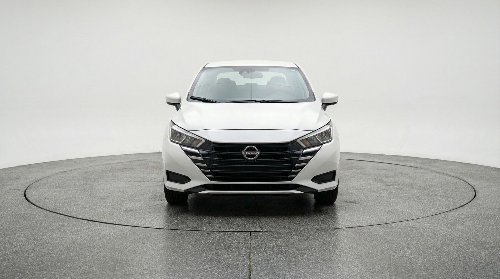 Used 2025 Nissan Versa SV image 2