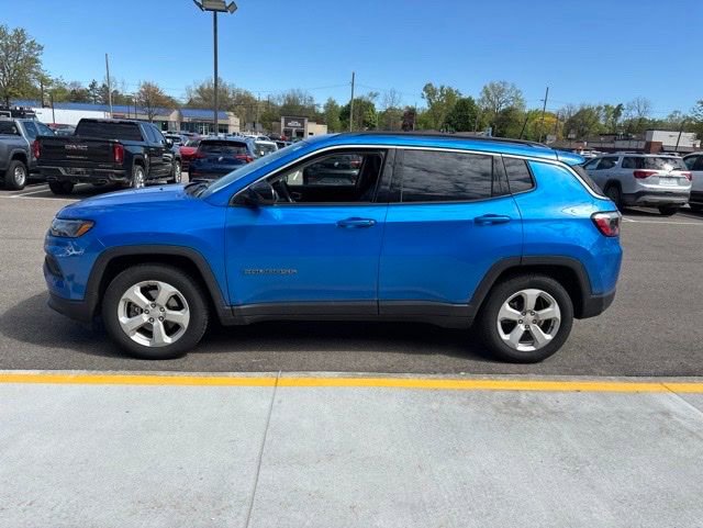 Used 2022 Jeep Compass Latitude FWD image 10