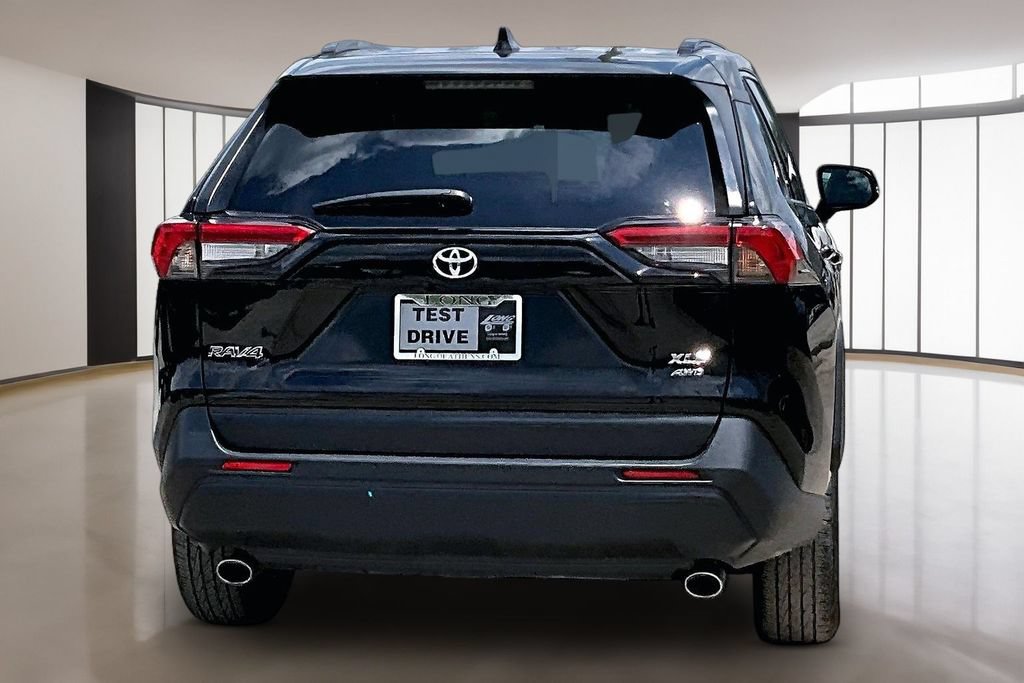 Used 2025 Toyota RAV4 XLE AWD/4WD image 4
