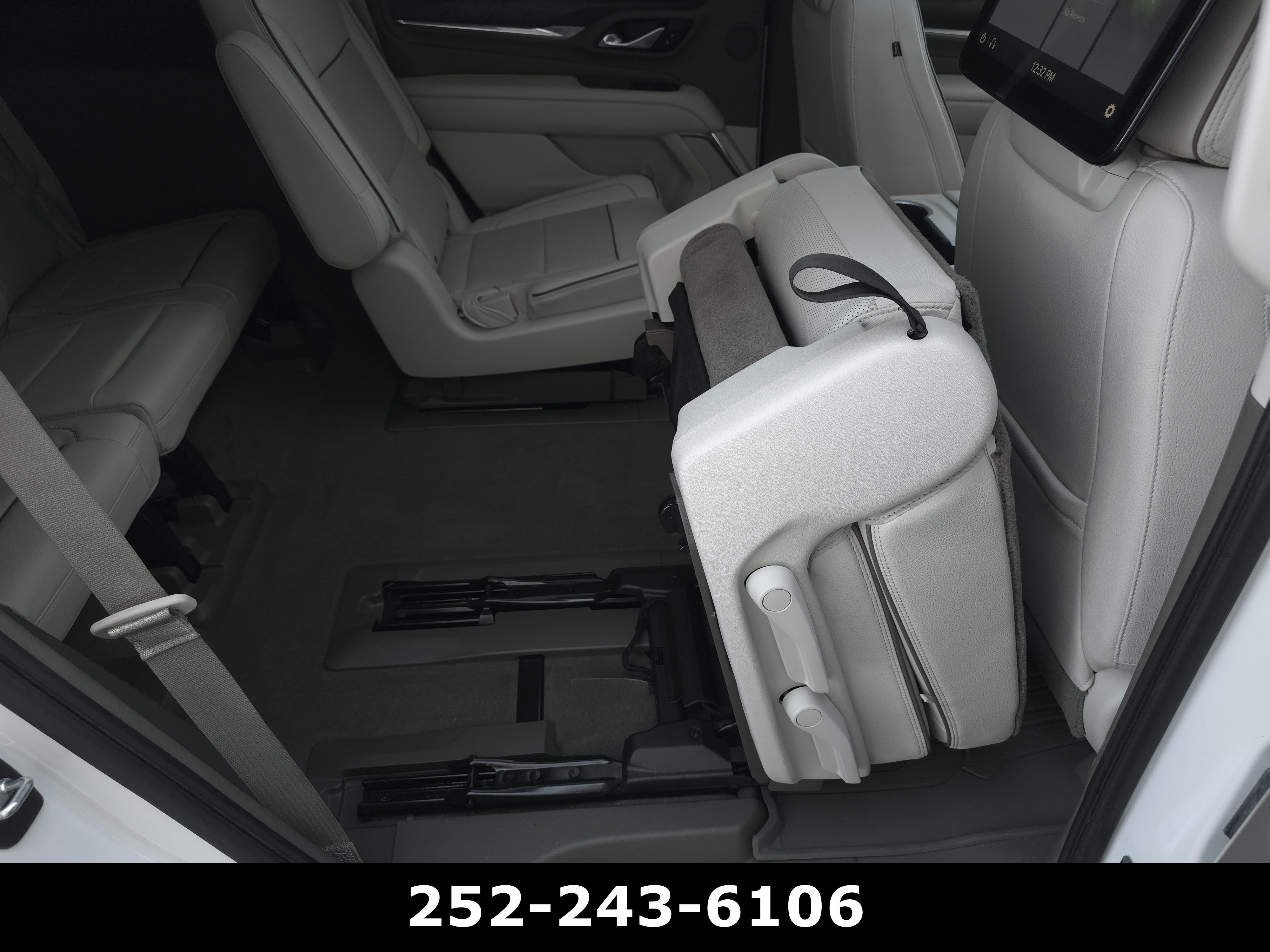 Used 2021 GMC Yukon Denali w/ Denali Premium Package AWD/4WD image 41