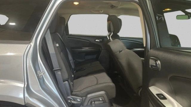 Used 2019 Dodge Journey SE image 12